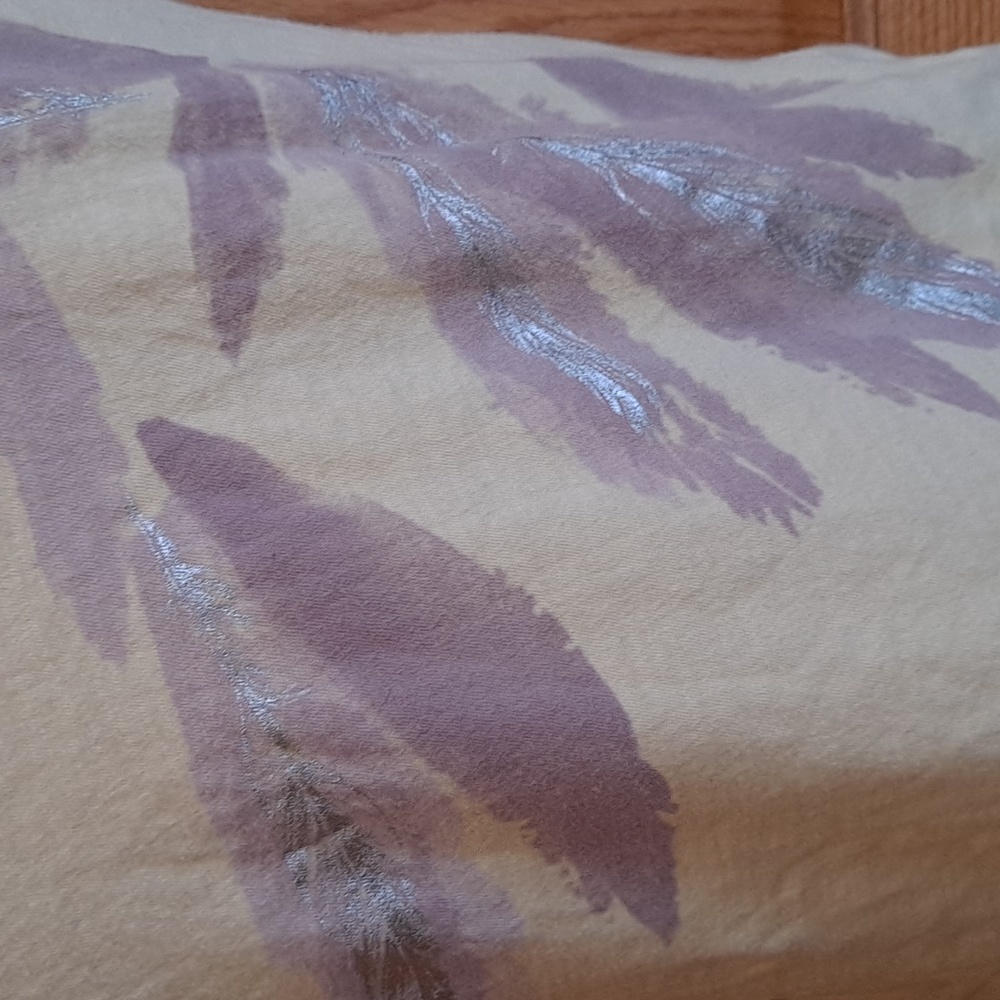 American Eagle Outfitters Yellow V-Neck Top With Feather Print - Picture 4 of 5